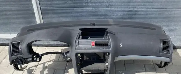 Volkswagen Touran I Dashboard 1T1858295 1T1857869