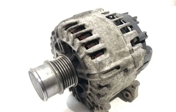 Volkswagen Golf VII Generator/alternator 04C903023K