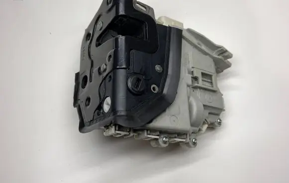 Audi A4 S4 B8 8K Rear door lock 8K0839016C 8K0839016