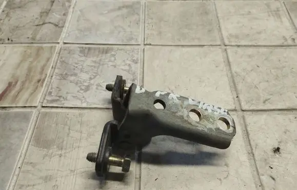 Mitsubishi Grandis Front door upper hinge