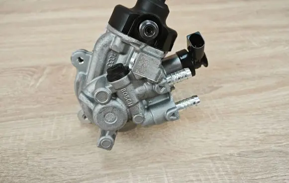 Audi A6 C7 Fuel injection high pressure pump 04L130755D