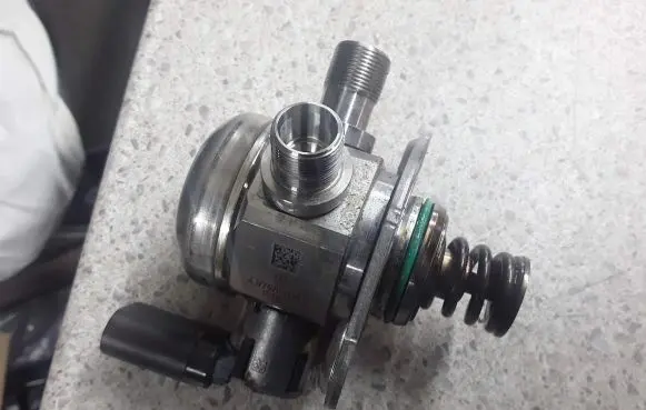 Mercedes-Benz G W461 W463 1st Gen Fuel injection high pressure pump A1770700501
