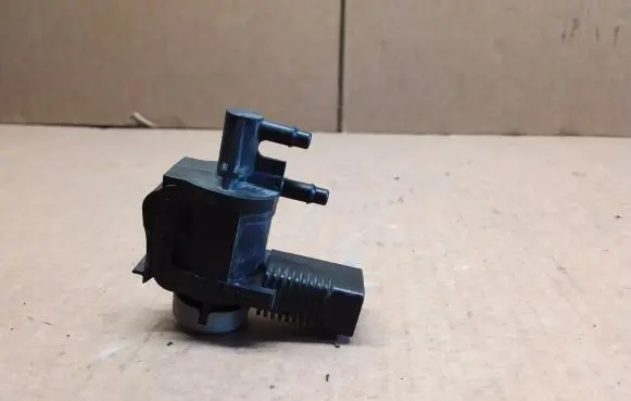 Audi A4 S4 B8 8K Valve vacuum 1K0906283A