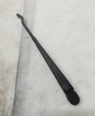 Mercedes-Benz W123 Front wiper blade arm 3399990553