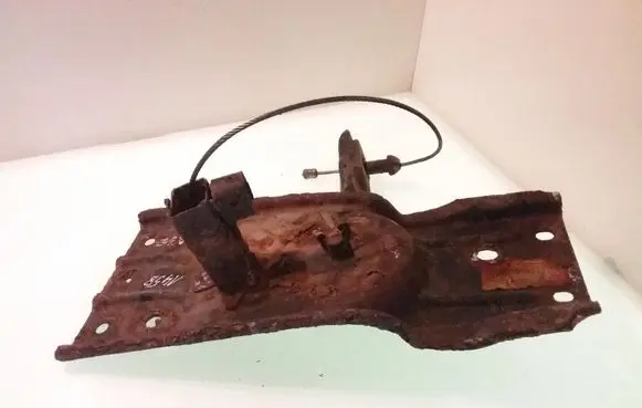 Chrysler Voyager Spare wheel mounting bracket 
