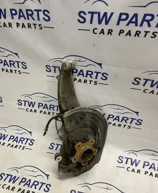 BMW 5 G30 G31 Front wheel hub 6861798