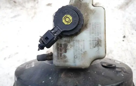 Volkswagen Caddy Brake fluid reservoir 1k1611301c