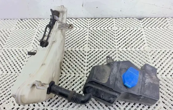 Audi A6 C7 Windshield washer fluid reservoir/tank 4G8955451D