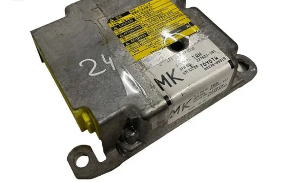 Toyota Avensis T250 Airbag control unit/module 8917005310 227631101