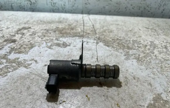 Dodge Challenger Camshaft vanos timing valve 