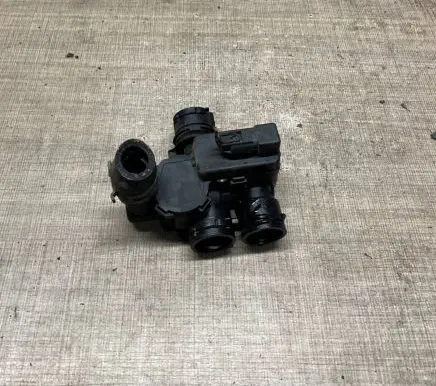 Mercedes-Benz E W211 Coolant heater control valve A2118320584
