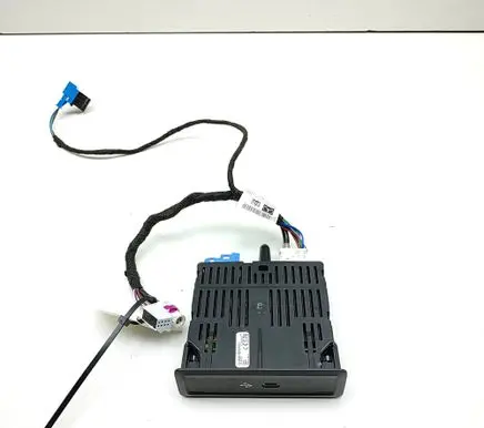Mercedes-Benz GLE W167 USB socket connector A1678202103