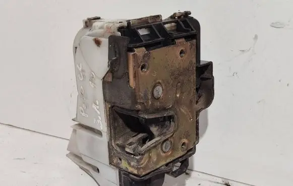 Volkswagen Polo III 6N 6N2 6NF Rear door lock 6K4839015B