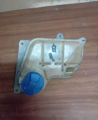 Volkswagen PASSAT B5.5 Coolant expansion tank/reservoir 8D0121403L