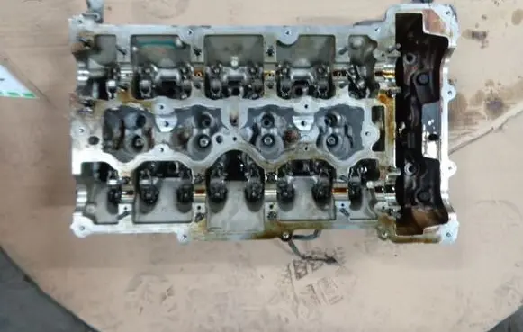 BMW 1 E81 E87 Engine head 