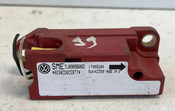 Volkswagen Golf IV Airbag deployment crash/impact sensor 1J0909606D 5WK42350 17980206