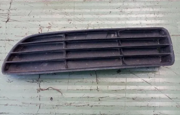 Audi A4 S4 B5 8D Front bumper lower grill 8D0807345B
