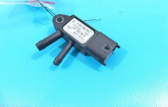 Renault Megane III Exhaust gas pressure sensor 0281006252 IMPRK1227651