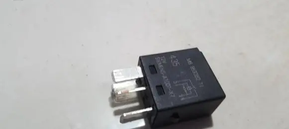 Mitsubishi Carisma Other relay MB9533821