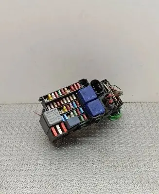 Renault Megane III Fuse module 18013301 1102141