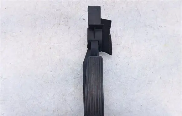 Mercedes-Benz E W211 Accelerator throttle pedal 