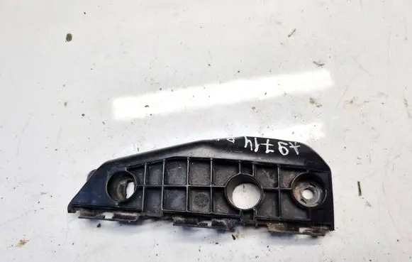 Toyota Auris 150 Front bumper mounting bracket