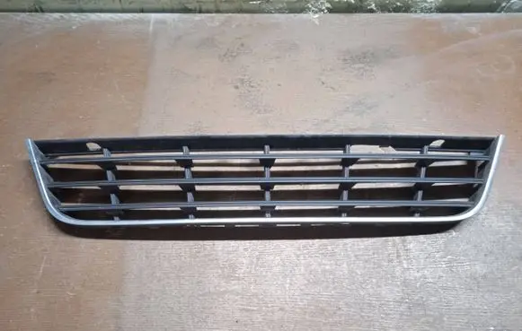 Volkswagen PASSAT B6 Front bumper lower grill 3C0853677