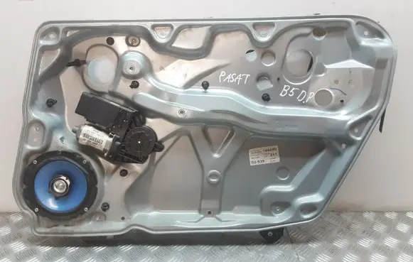 Volkswagen PASSAT B5 Front door window regulator with motor 3B4837756D
