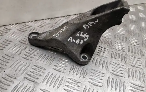Audi A4 S4 B7 8E 8H Engine mounting bracket 8E0199307S