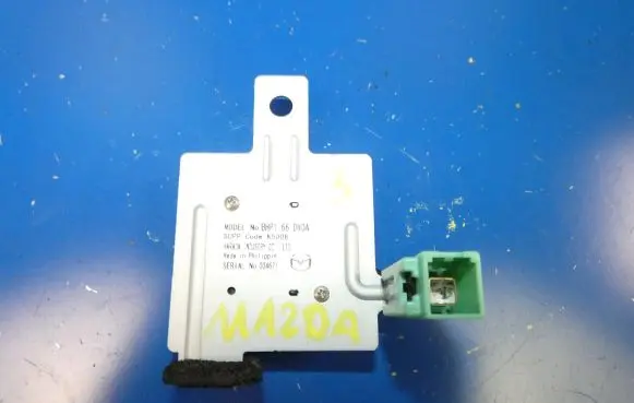 Mazda 3 II Aerial GPS antenna BHP166DY0A K5006 004671
