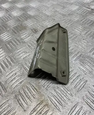 Nissan Qashqai Fender mounting bracket