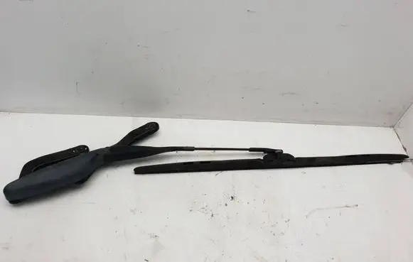 Mercedes-Benz CLS C219 Front wiper blade arm A2118200444