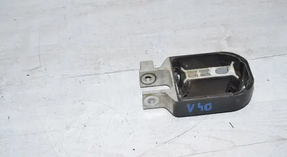 Volvo V40 Engine mount bracket 2221