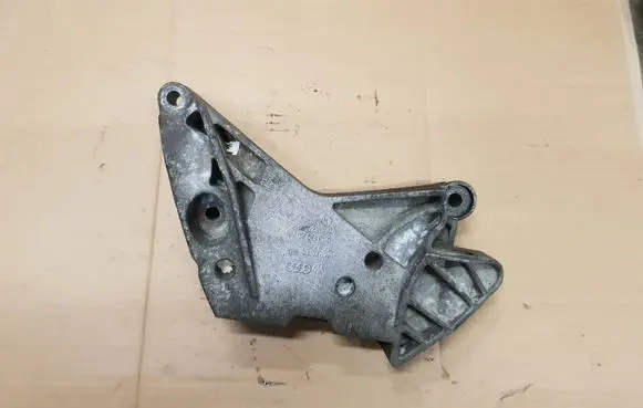 Audi A3 S3 A3 Sportback 8P Engine mounting bracket 06J199207K