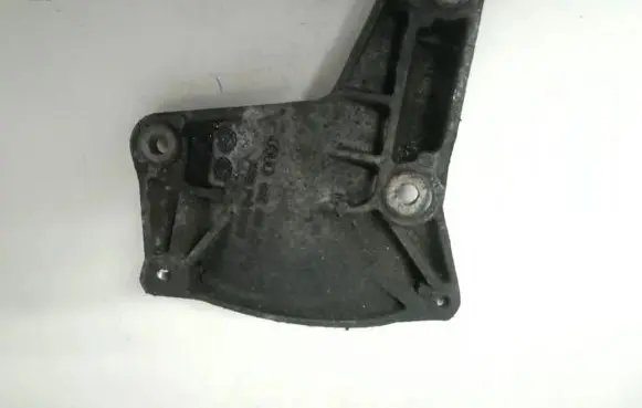 Audi A4 S4 B6 8E 8H Engine mounting bracket 06c260835a