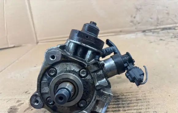 Citroen C4 II Picasso Fuel injection high pressure pump 0445010516 9688499680