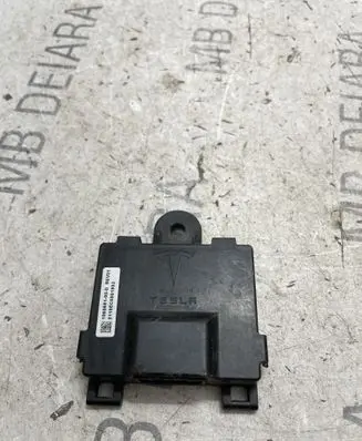 Tesla Model S Other control units/modules 106965100D