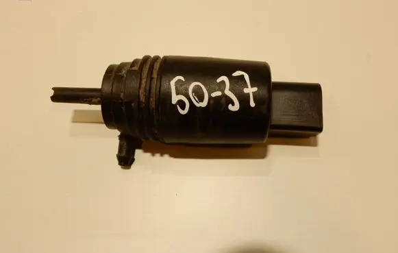 BMW 5 E60 E61 Windscreen/windshield washer pump 8377612 67128377612 5037