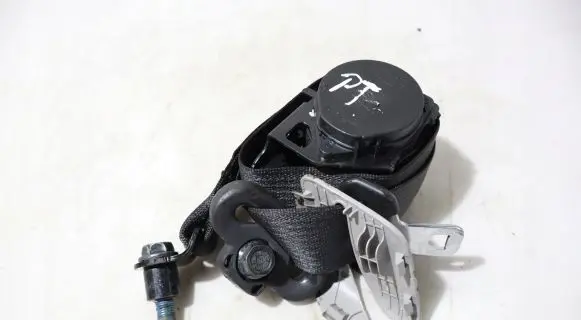 Opel Antara Rear seatbelt