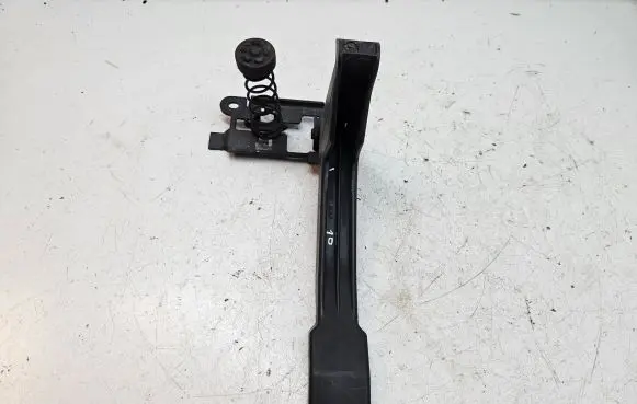Renault Megane III Engine bonnet (hood) release handle 656030006R