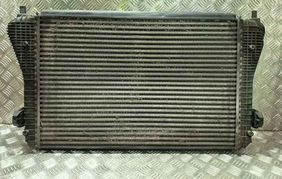 Volkswagen Golf V Intercooler radiator 1K0145803A L3738 1093140