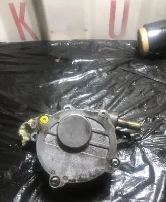 Jeep Grand Cherokee (WK) Vacuum pump 6422300165