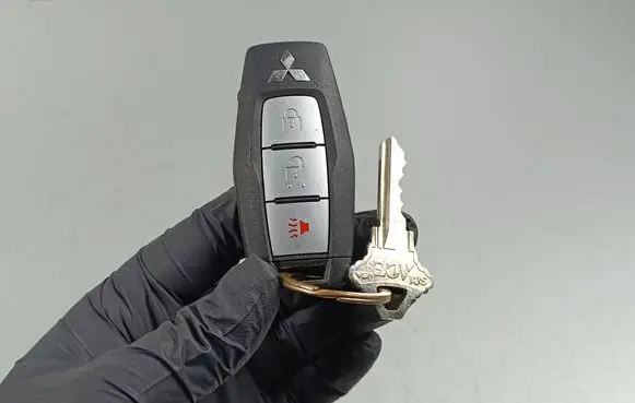 Mitsubishi Outlander IV Ignition key/card 