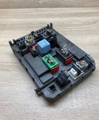 Peugeot 807 Fuse module 9646907380