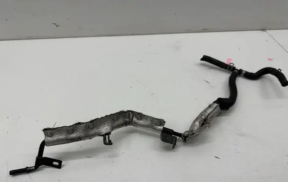 Volkswagen Golf VII Engine coolant pipe/hose 04L121070D
