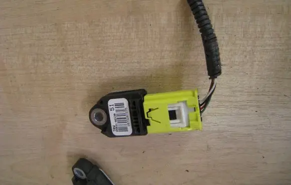 Toyota Auris E180 Airbag deployment crash/impact sensor 8983102130