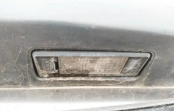 Peugeot 607 Number plate light