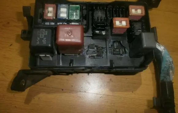 Toyota Avensis T220 Fuse box set
