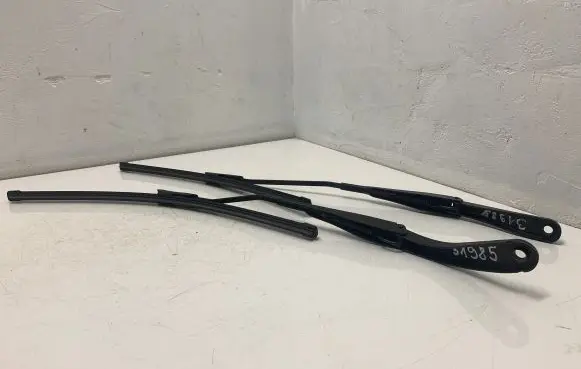 Headlight wiper blade set