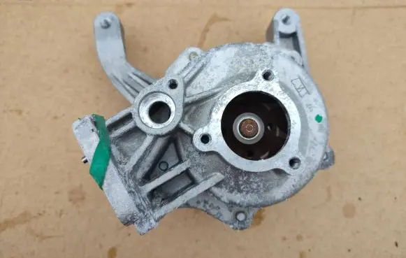 Jeep Cherokee III KJ Water pump 05093911AB 5093911AB K05093911AB